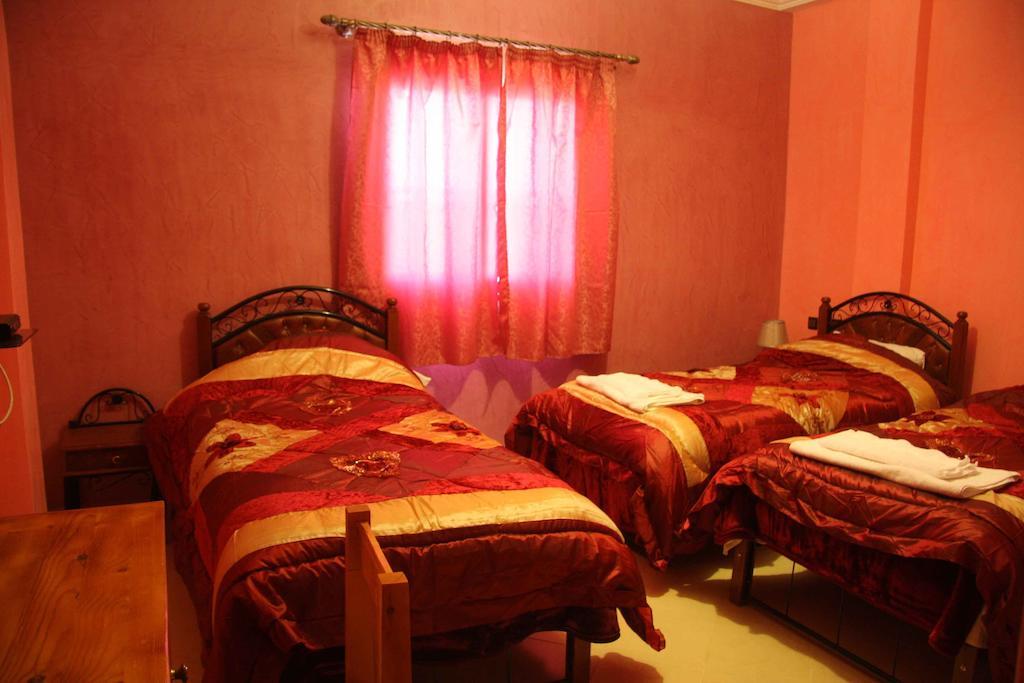 Hotel Amsterdam Варзазат Номер фото