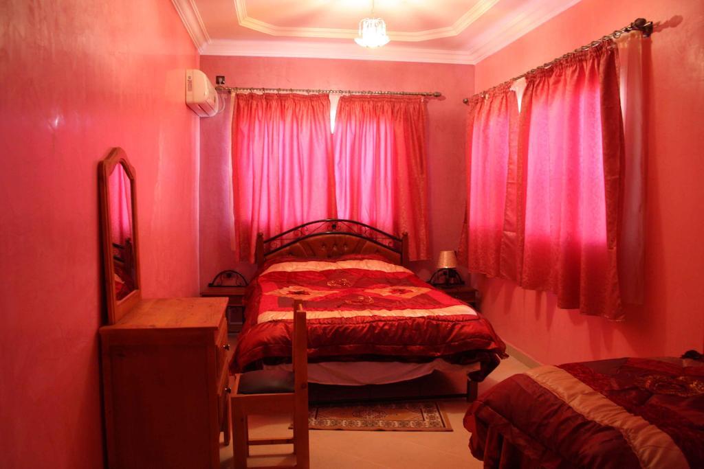 Hotel Amsterdam Варзазат Номер фото